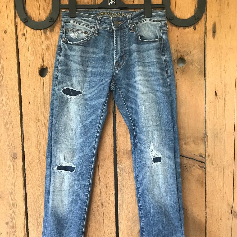 American Eagle Ripped Jeans 28x34
